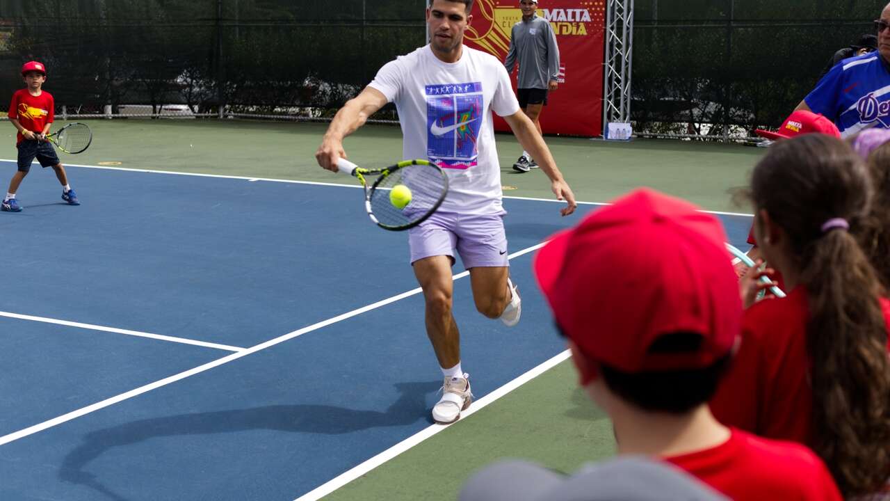 A qué hora juega hoy Alcaraz el partido de exhibición contra Tiafoe en Puerto Rico