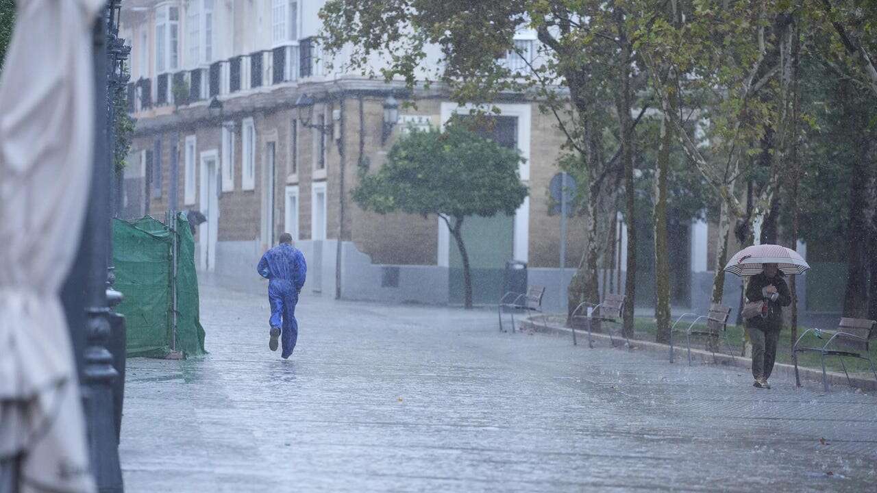 Alerta de la AEMET por la potente DANA: el invierno se adelanta con lluvias, tormentas, frío y nieve