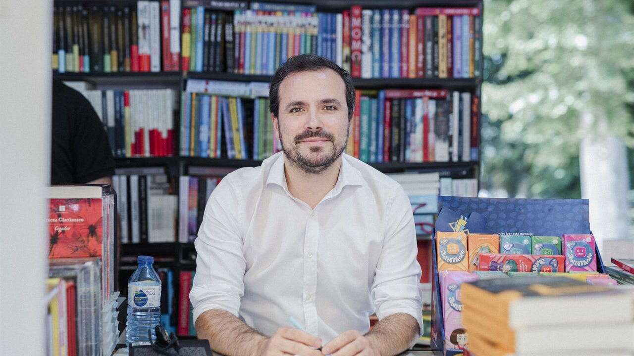 El exministro Alberto Garzón ficha ahora por la Universidad Autónoma de Barcelona