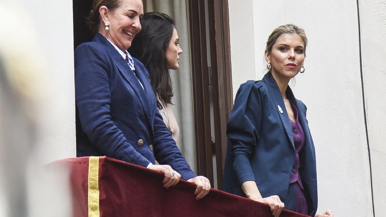 La mejor vestida de la Semana Santa de Sevilla es Manuela Villena con el traje de la firma española que más triunfa