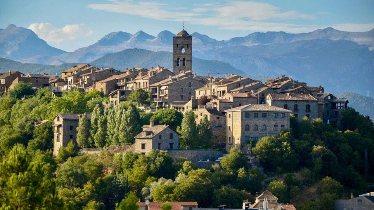 Este es el pueblo medieval aragonés que desafía al tiempo