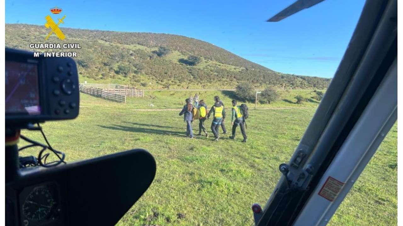 La Guardia Civil de Asturias rescata a cinco senderistas que se habían perdido