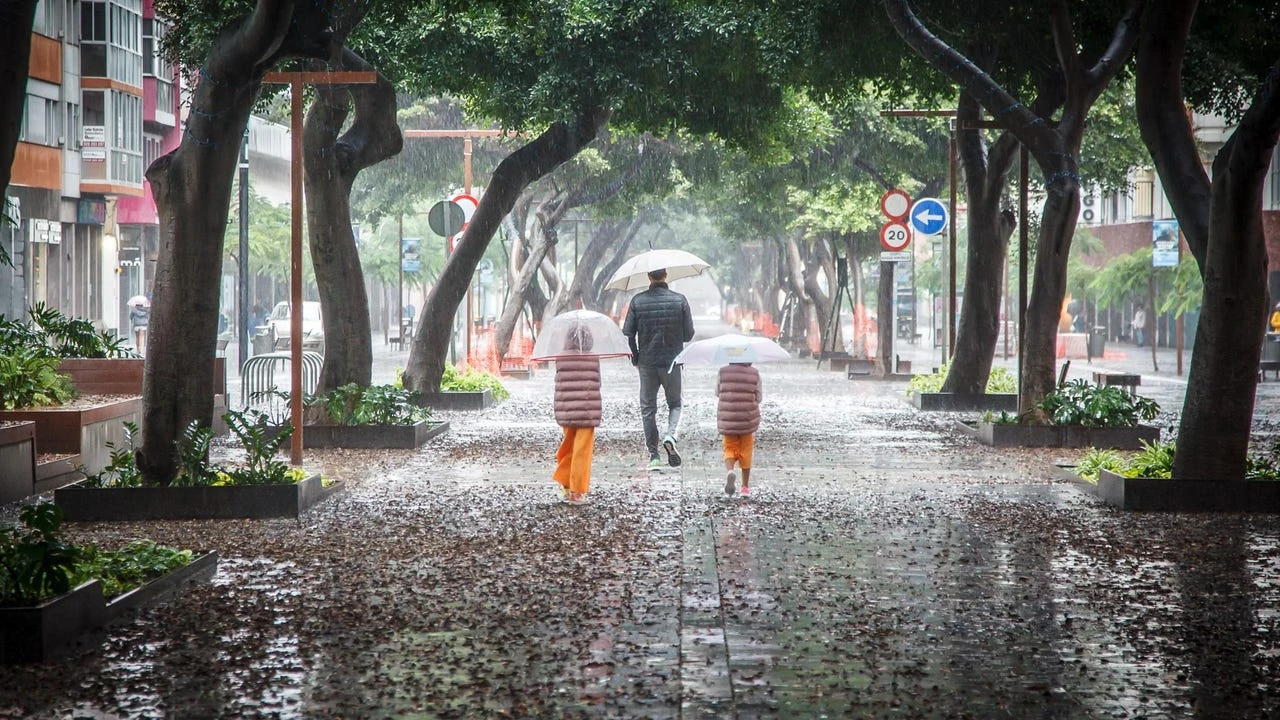La AEMET actualiza el tiempo para el Puente de Mayo y pone en alerta por fuertes lluvias a estas comunidades