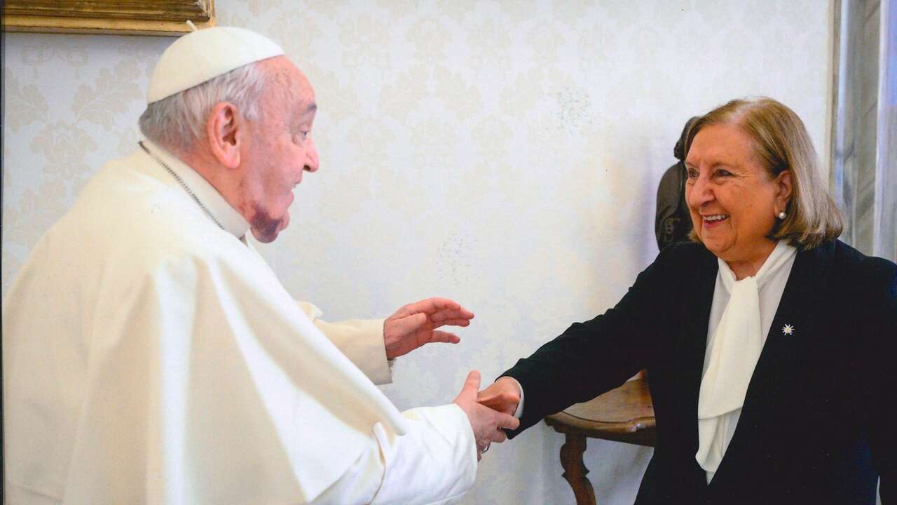 Lydia Jiménez recibe la Cruz Pro Ecclesia et Pontifice