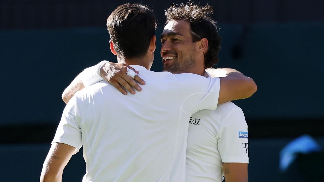 Después de cuatro horas y 37 minutos de batalla en Wimbledon, Fognini le pidió la camiseta a Alcaraz... Para su hijo