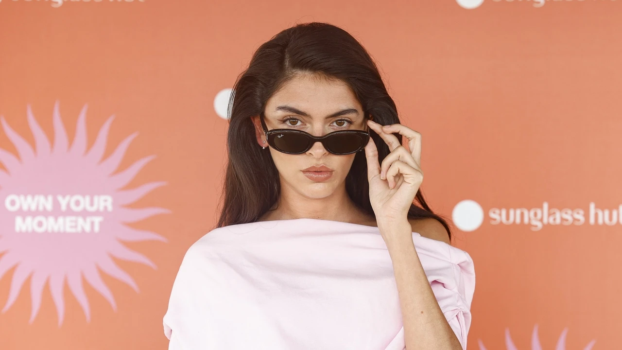 El secreto de Lucía Rivera para un buen maquillaje de verano: mucho rubor y brillo