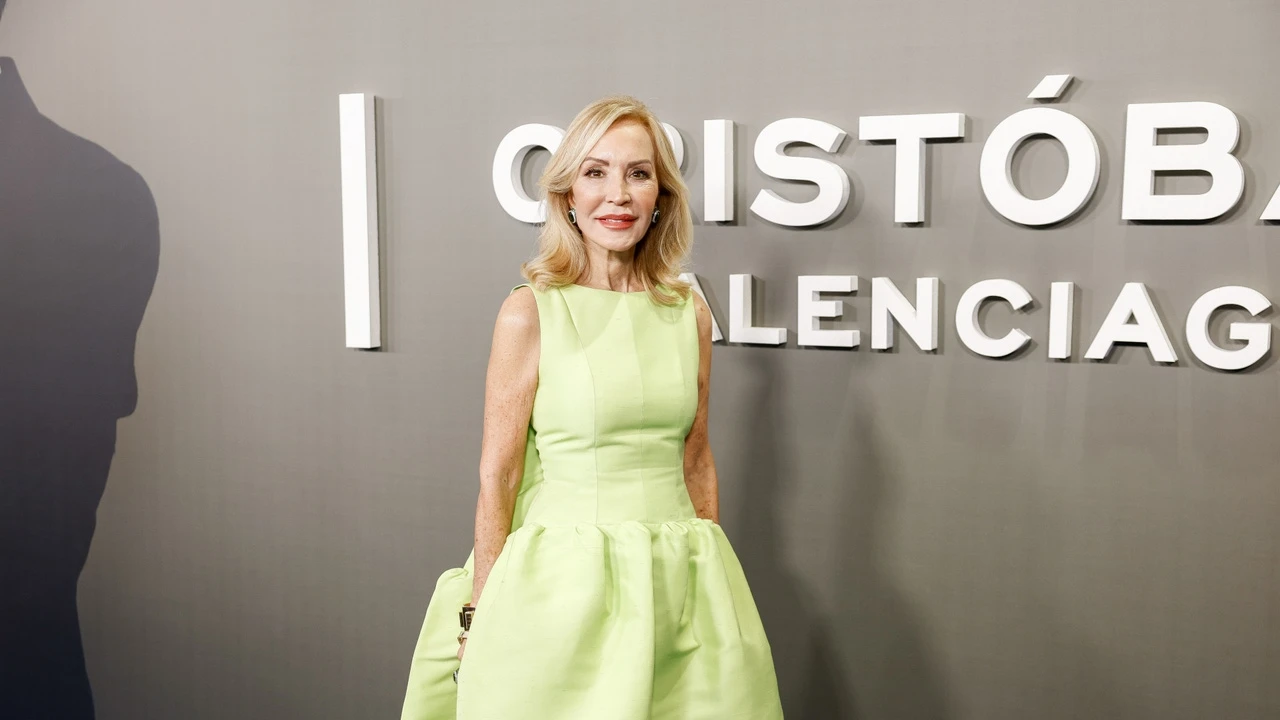 No tenemos pruebas, pero tampoco dudas de que querrás el vestido de Carmen Lomana para una boda este verano