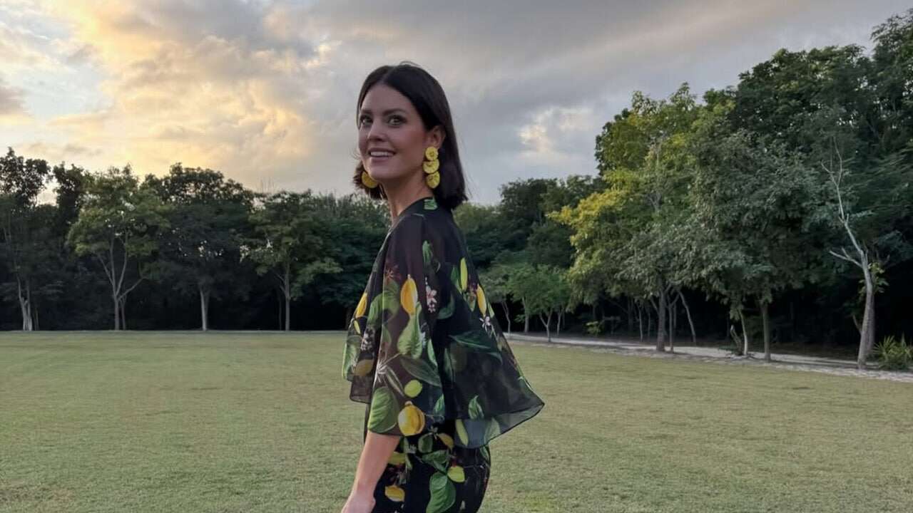 La última invitada a la boda de Alonso Aznar y Renata Collado: Isabelle Junot con vestido de la firma de Sassa de Osma