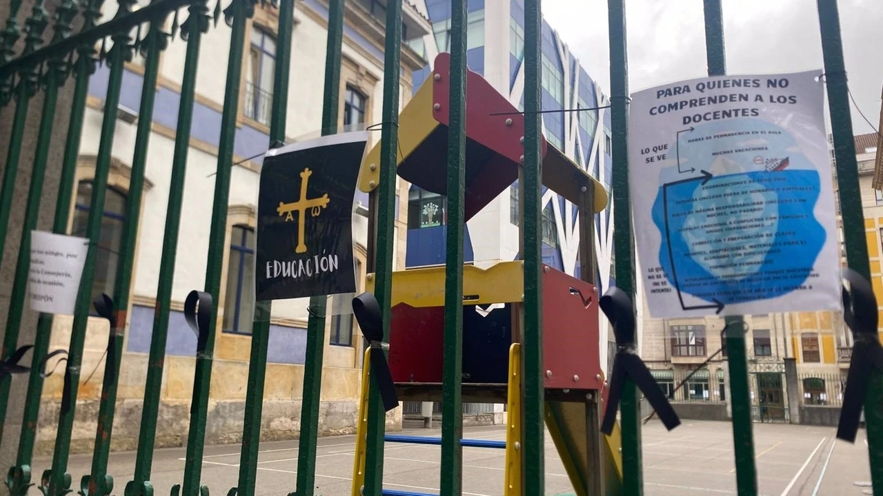 Barbón cede ante los maestros y anuncia la recuperación de la jornada reducida en junio y septiembre en los colegios