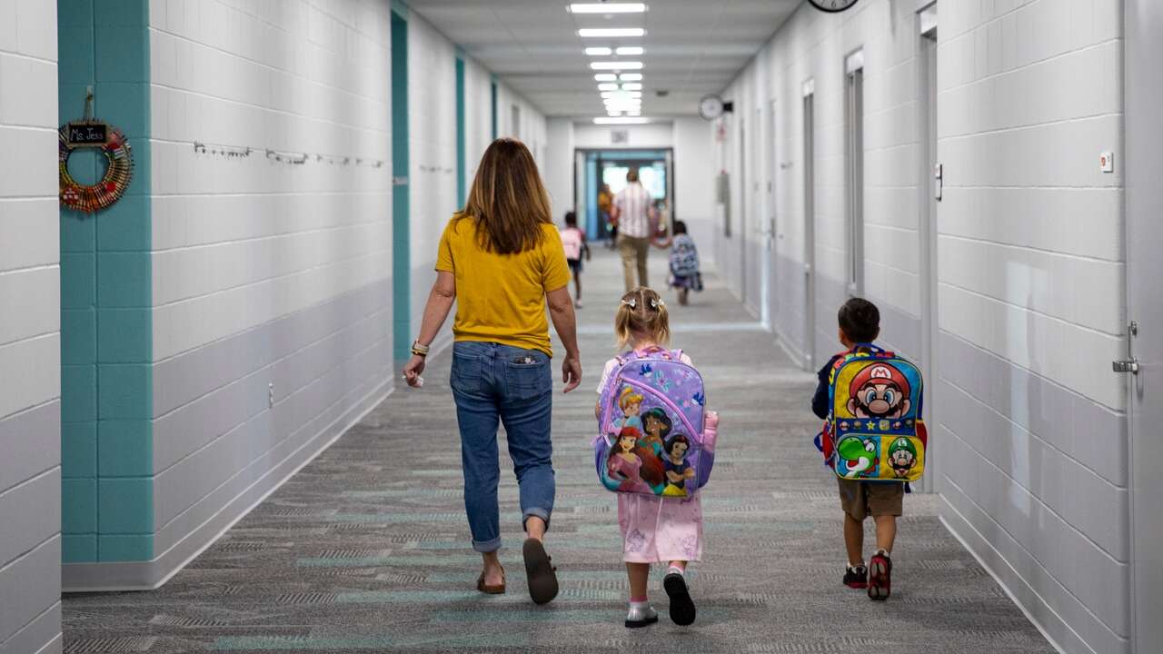 El gobierno británico gravará la educación privada para reforzar la pública con más contrataciones de profesores