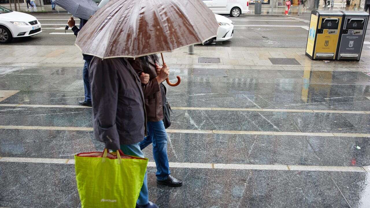 Llega un tren de frentes atlánticos a España: la AEMET avisa de frío y lluvias intensas en estas zonas