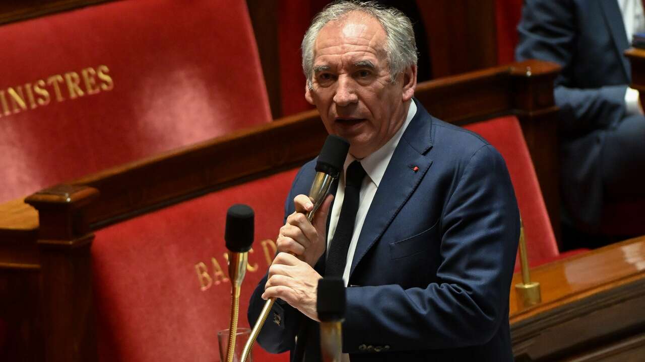 La montaña de desafíos que afronta Bayrou para no acabar como Barnier