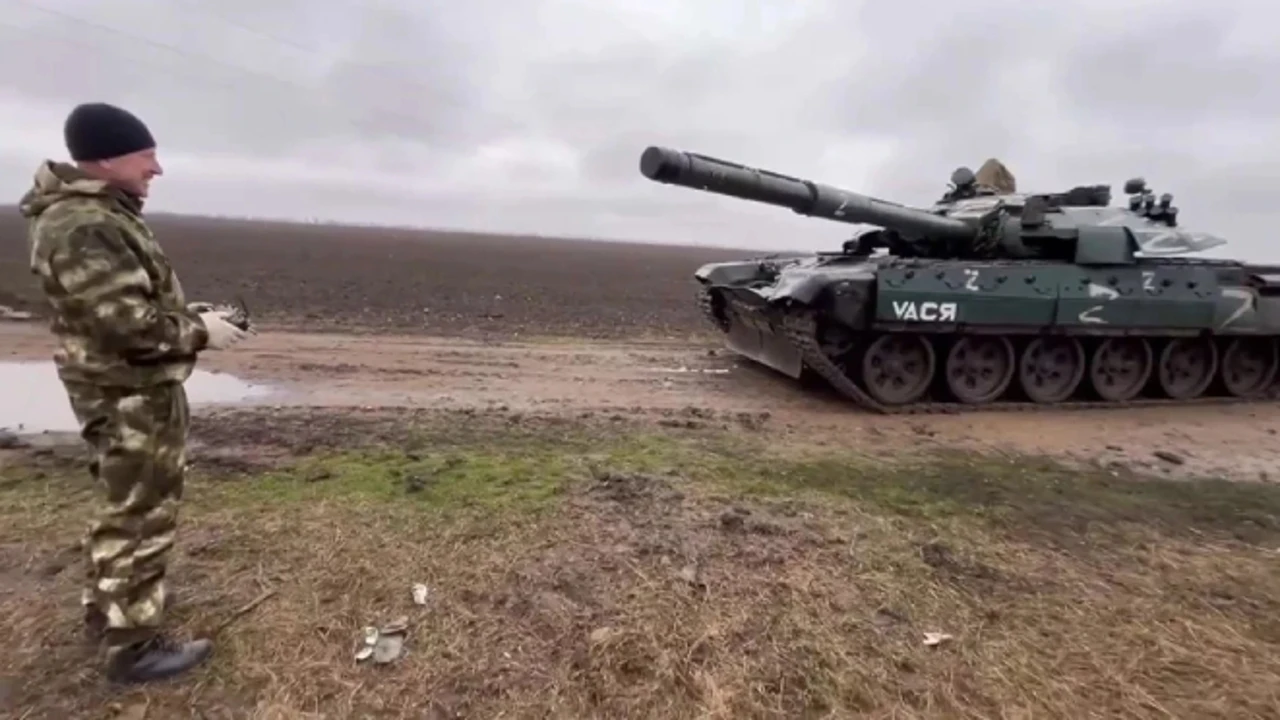 Rusia convierte un T-72AMT capturado a Ucrania en un tanque que se controla como un dron FPV