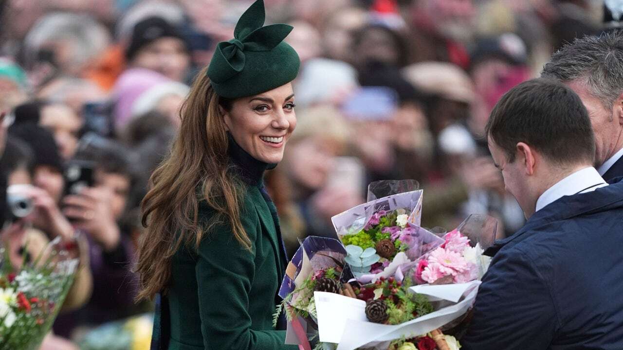 El impecable look navideño de Kate Middleton con el abrigo verde más tendencia, tartán escocés y una nueva adición a su joyero real