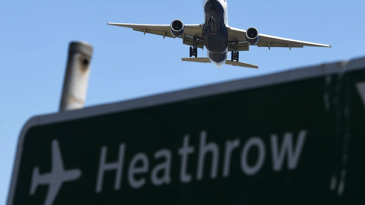 Ferrovial completa su salida del aeropuerto de Heathrow con la venta de un 5,2% a Ardian por 552 millones de euros