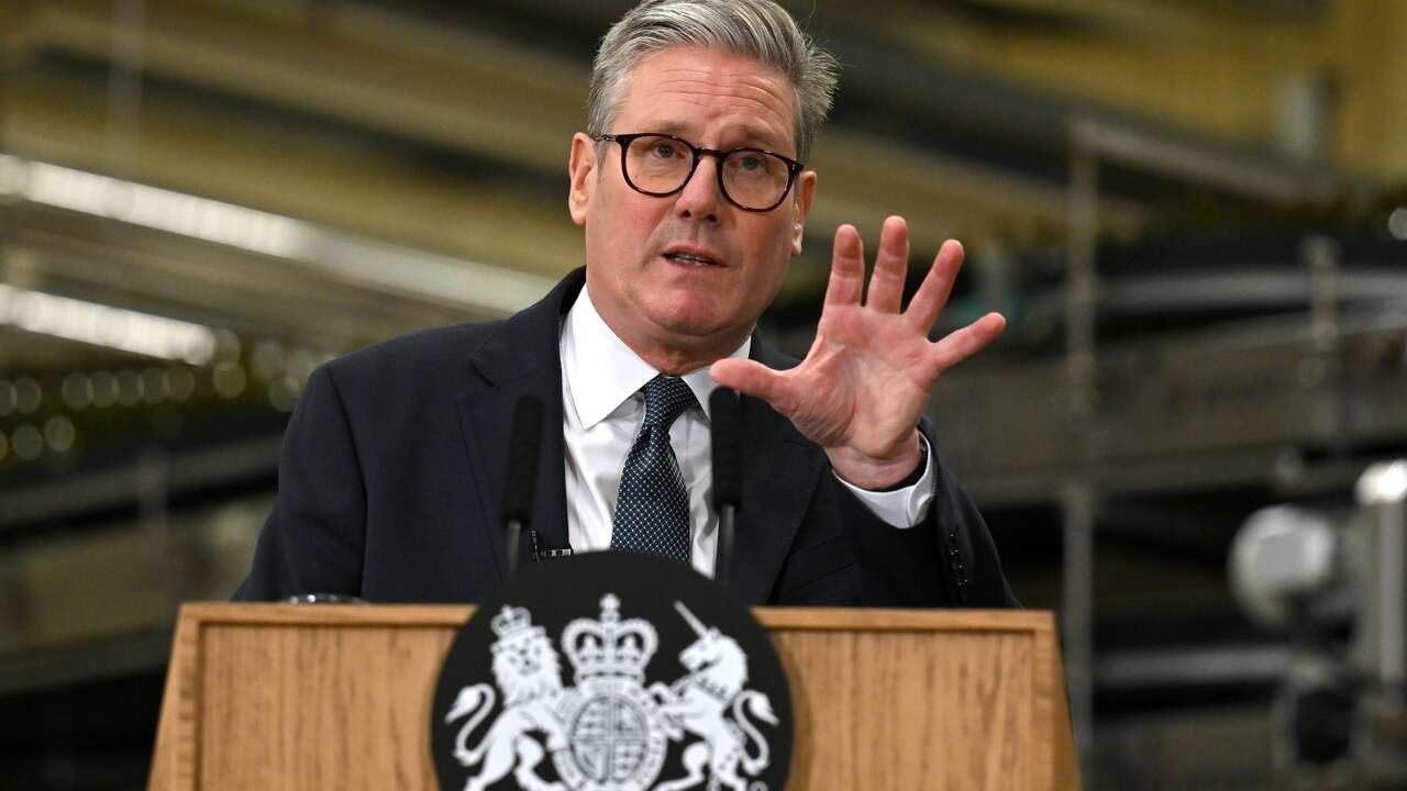 Starmer dilapida en solo tres meses su crédito: ya es tan impopular como el polémico Farage