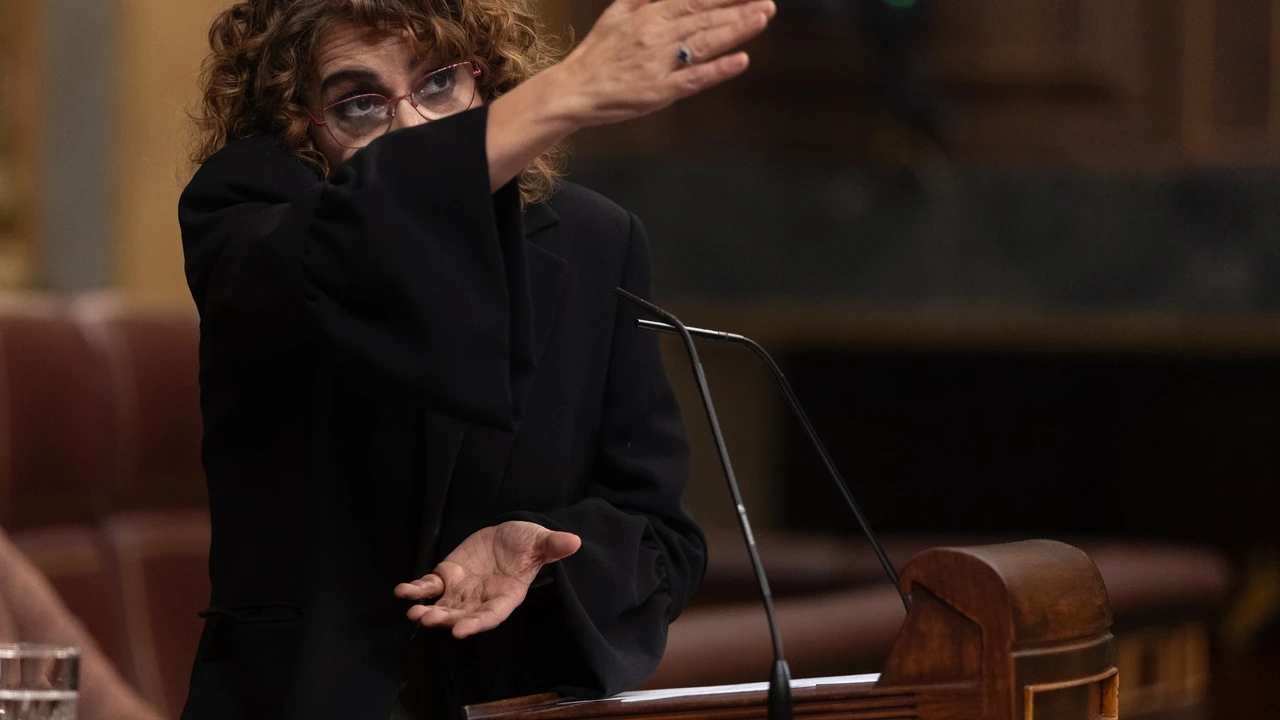 El récord por recaudación tributaria y cotizaciones no impide que el déficit público se dispare un 23% en el primer trimestre