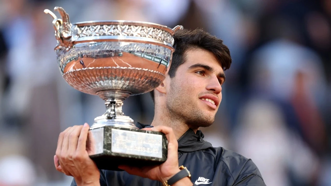 Carlos Alcaraz defiende su título en Roland Garros 2025 con cobertura exclusiva en HBO MAX