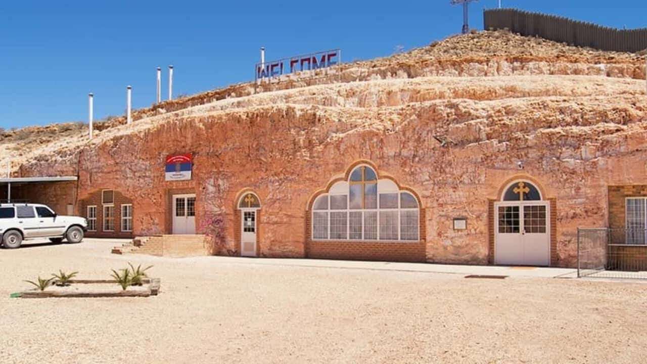 Un pueblo sobre una joya: este es el secreto de la ciudad australiana subterránea que vive bajo piedra