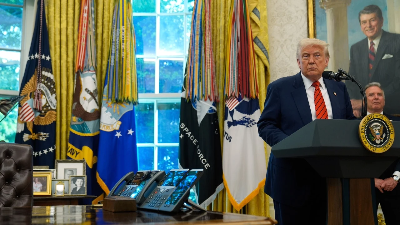 El último plan de Trump contra la inmigración ilegal: deportación hacia Libia empleando aviones militares