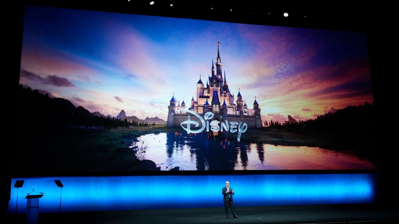 Disney+ se hunde en suscriptores, pero gana más