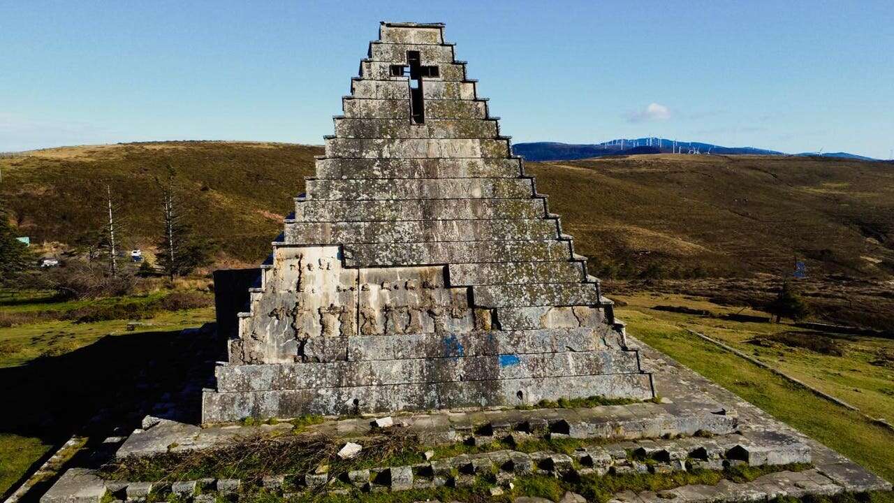 La reconstrucción de la Pirámide de los Italianos llega al Congreso