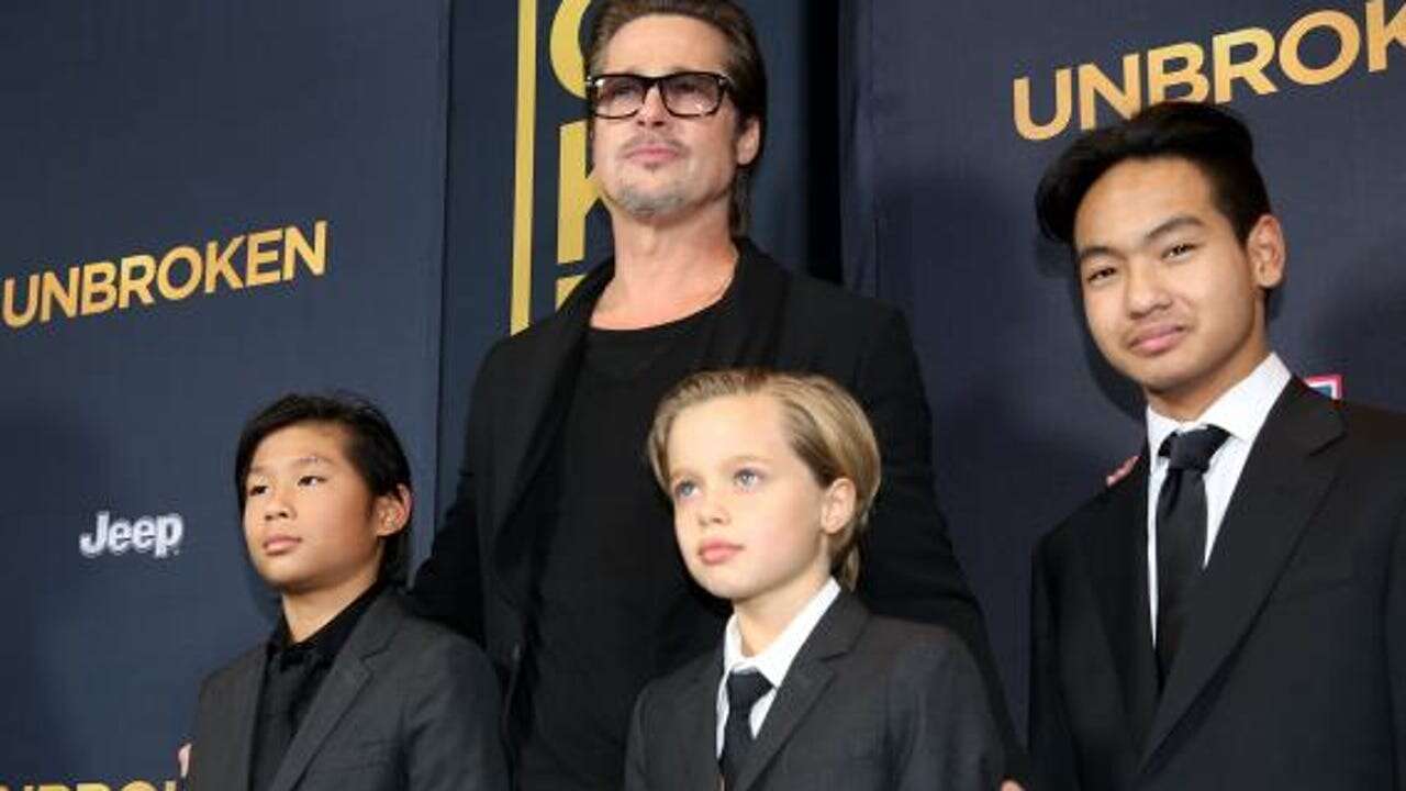 Shiloh publica un anuncio en el periódico para eliminar el apellido de Brad Pitt