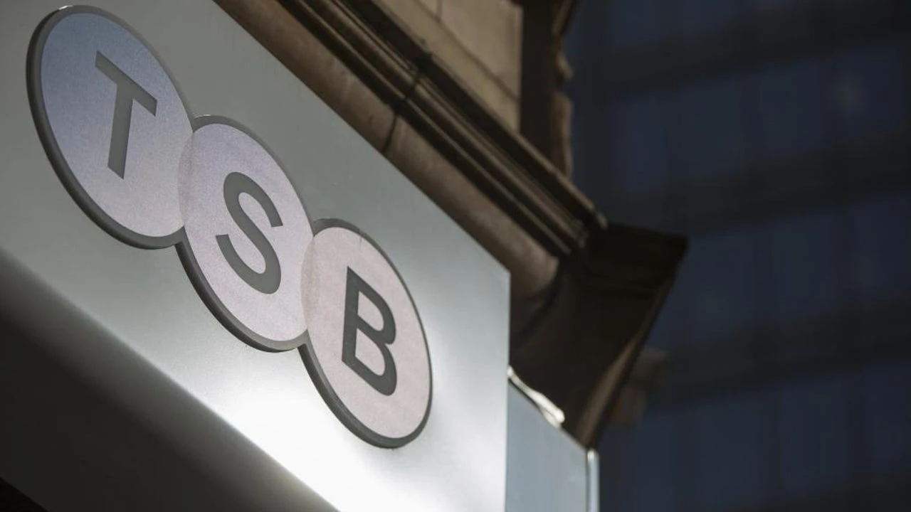 La CNMV analizará si la posible venta de la filial británica del Sabadell en plena opa del BBVA respeta el principio de pasividad
