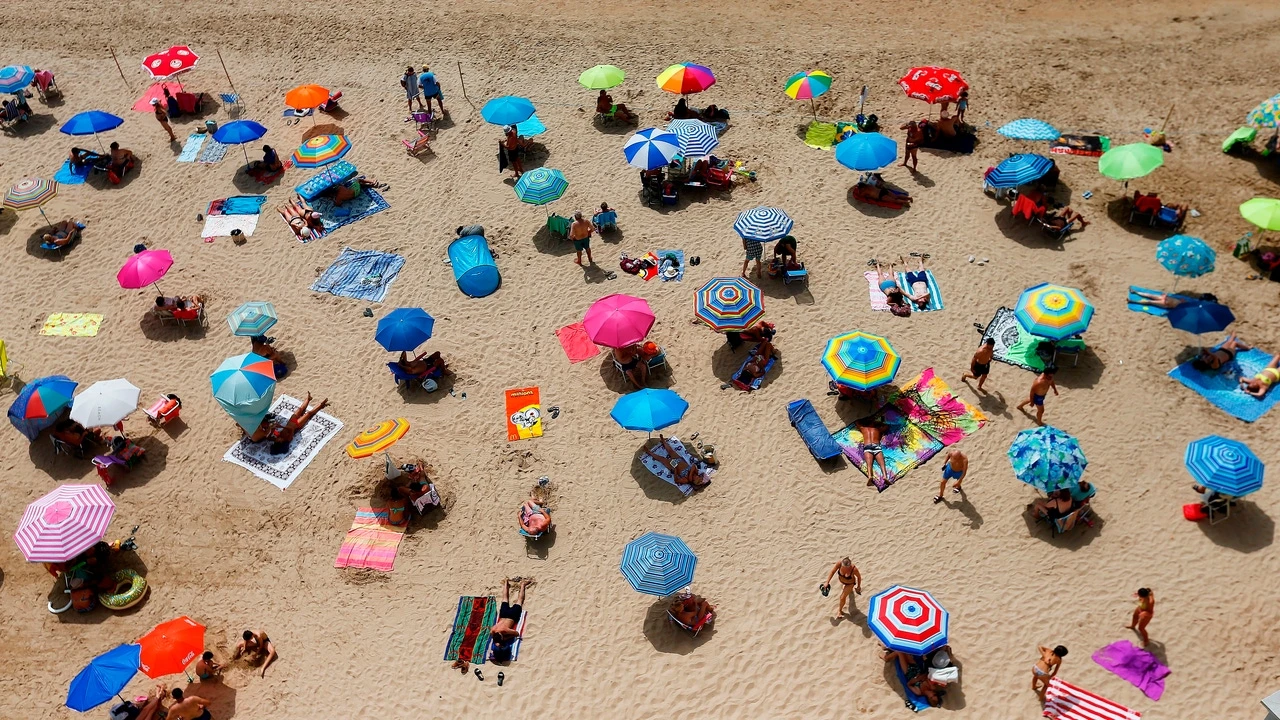 Las multas por guardar sitio en playas españoles alertan a los medios británicos: 