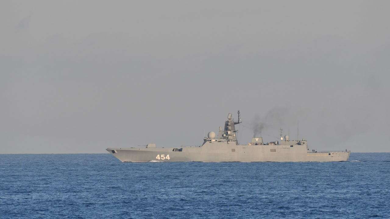 La Armada vigila cerca de la costa gallega al buque ruso que localizó hace varios días en el Mediterráneo