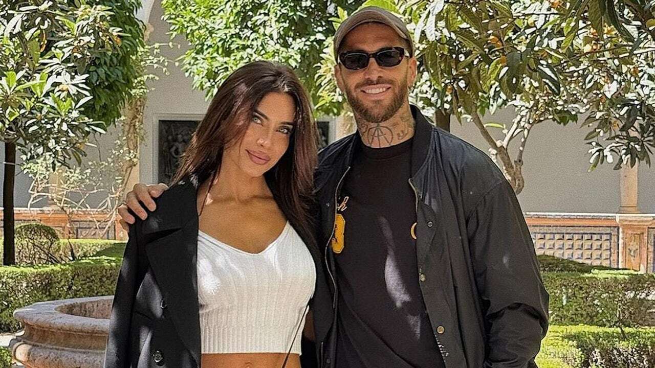 Pilar Rubio se apunta a la tendencia de la falda sobre el pantalón para una cita cultural con Sergio Ramos