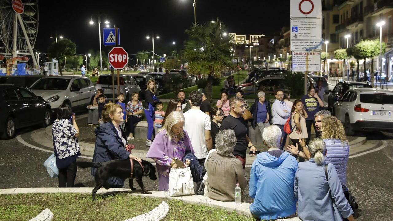 Una serie de terremotos sacuden la periferia de Nápoles con epicentro en la caldera volcánica de los Campos Flégreos