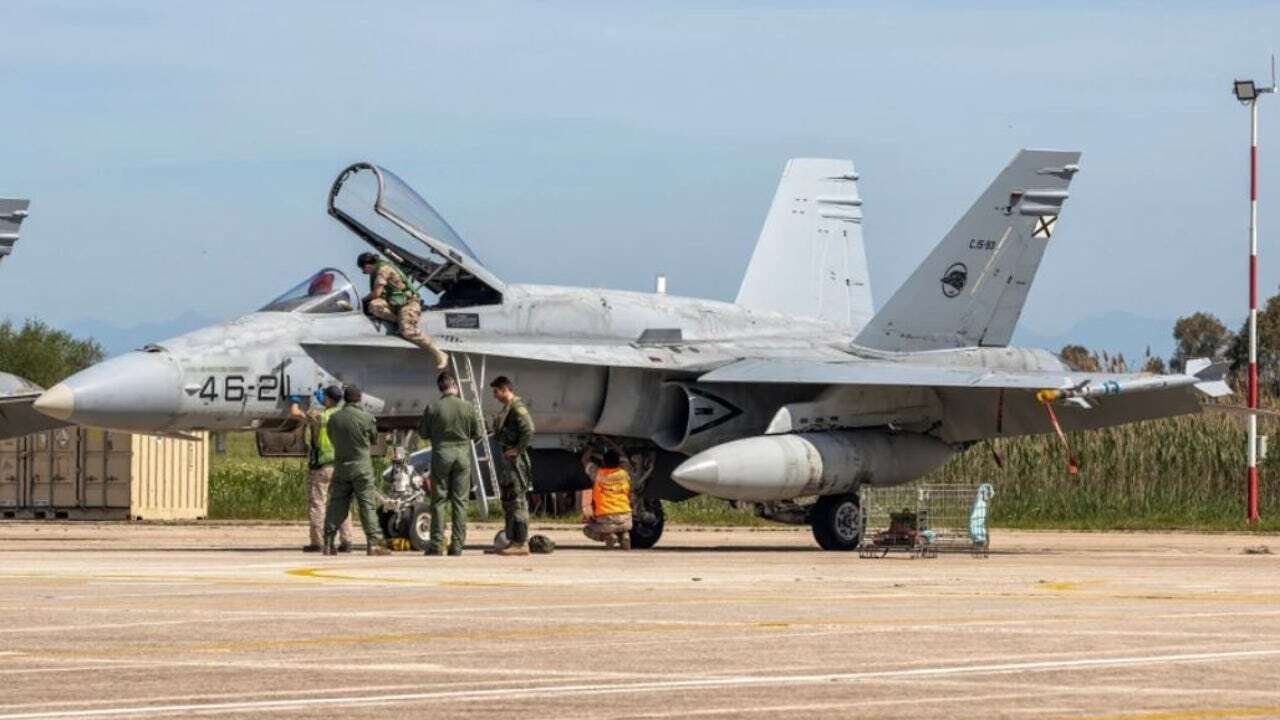 Despliegue de aviones de combate F-18 del Ejército del Aire en unas importantes maniobras militares