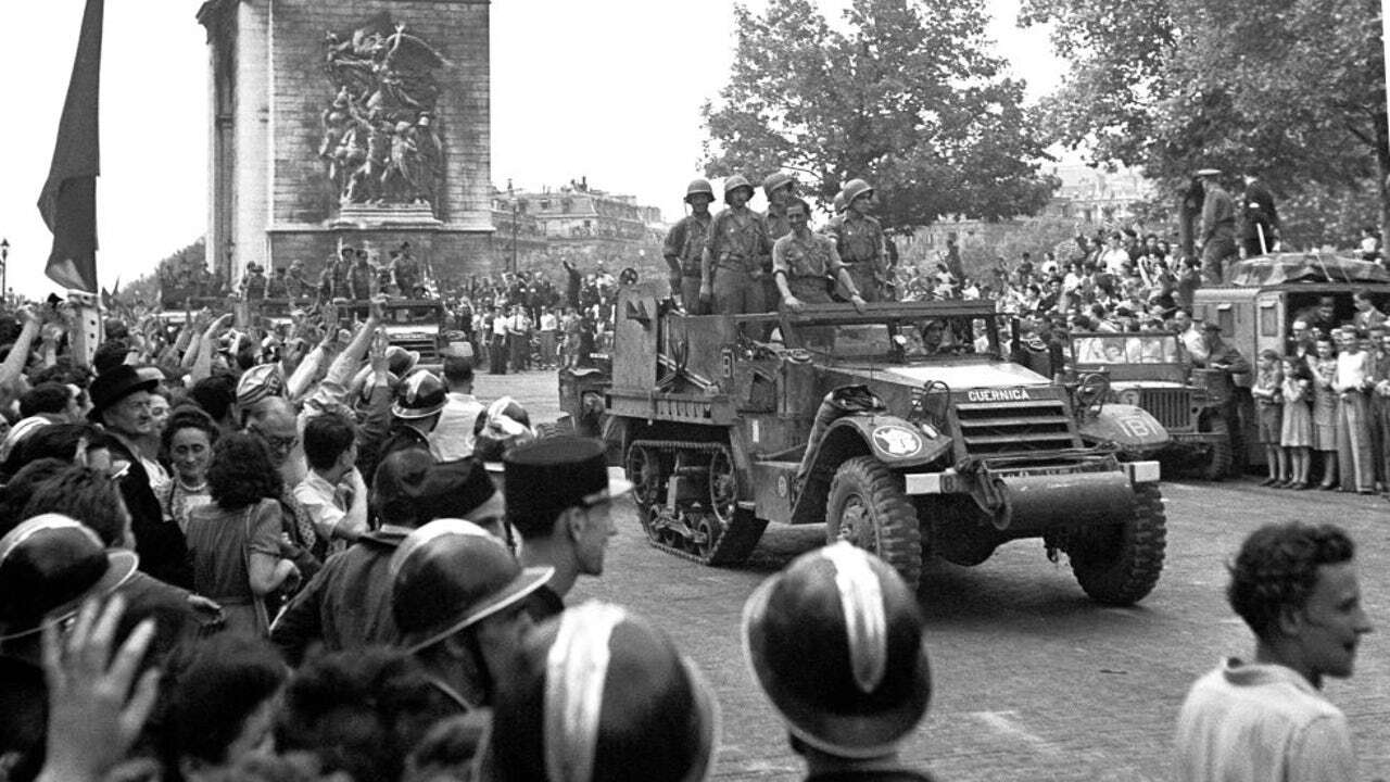 Se cumplen 80 años desde que 'el Quijote' entró por las calles de París para derrotar a los nazis