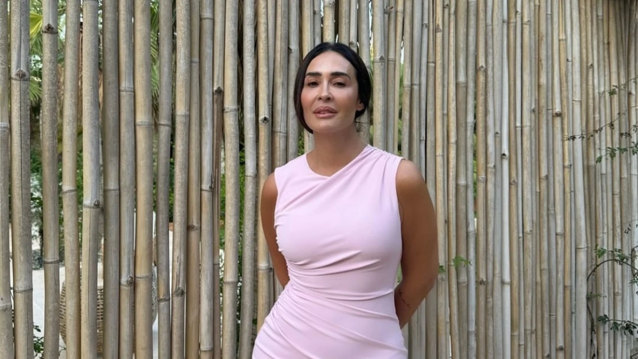 Vicky Martín Berrocal está a punto de agotar el vestido drapeado de Zara que mejor sienta a partir de los 50