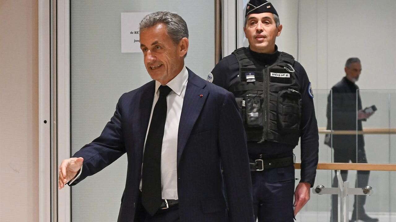 Sarkozy lleva desde este viernes una pulsera electrónica tras ser condenado por corrupción