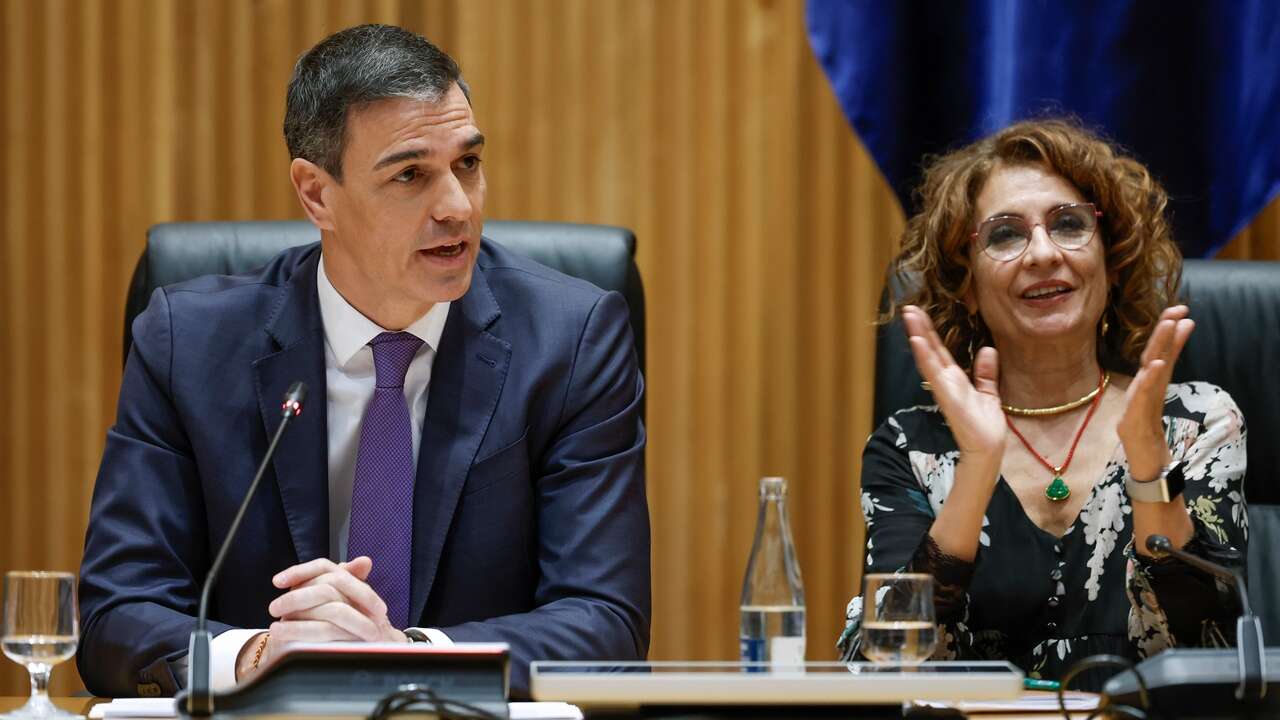 Sánchez evita dejar «vendida» a Montero con el SMI antes de su entronización en Andalucía