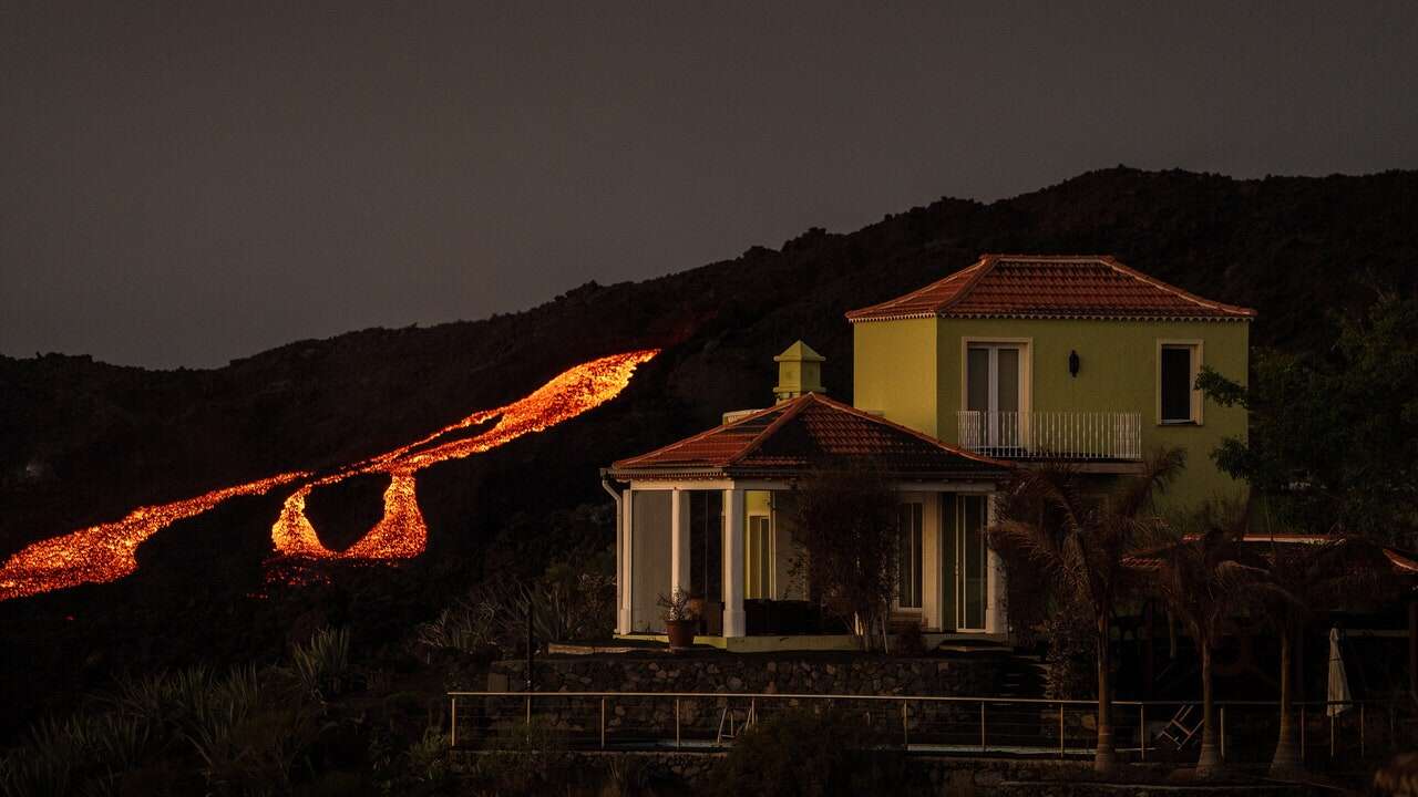 El negocio clandestino tras la tragedia del volcán de La Palma