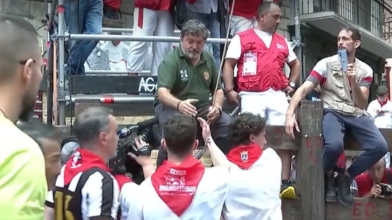 ¿Por qué todos los corredores del encierro quieren tocar la mano de Miguel Reta en Mercaderes?