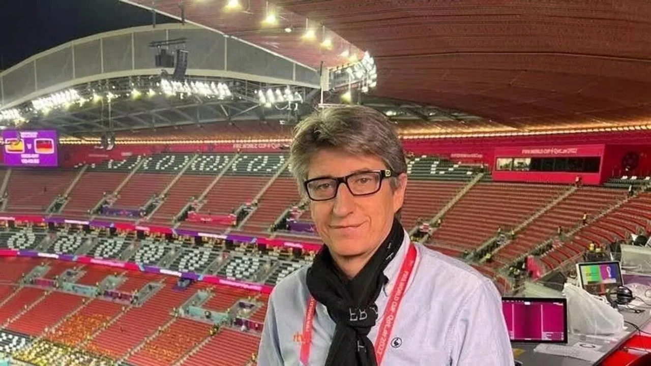 Sale la bandera española con el águila en el Portugal - España y Juan Carlos Rivero se queda a gusto