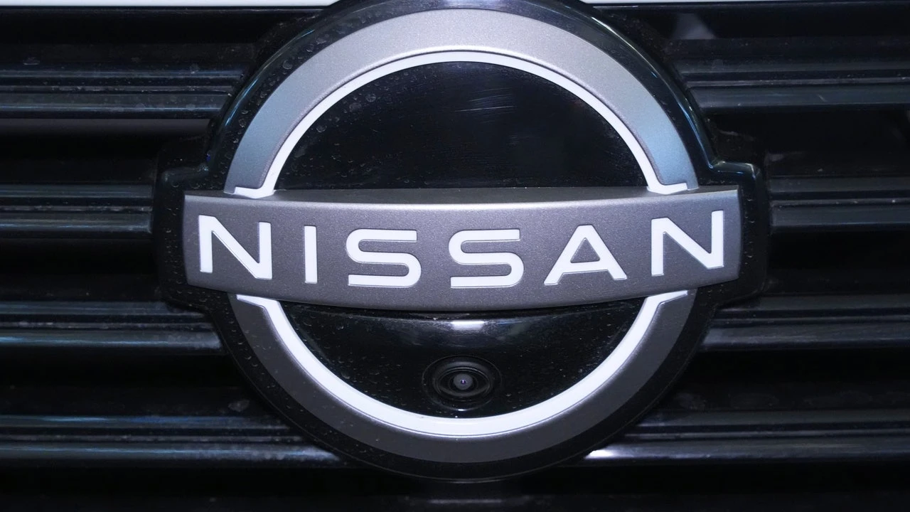 Mercedes se desvincula del maltrecho Nissan: vende su participación del 3,8% por 279 millones de euros
