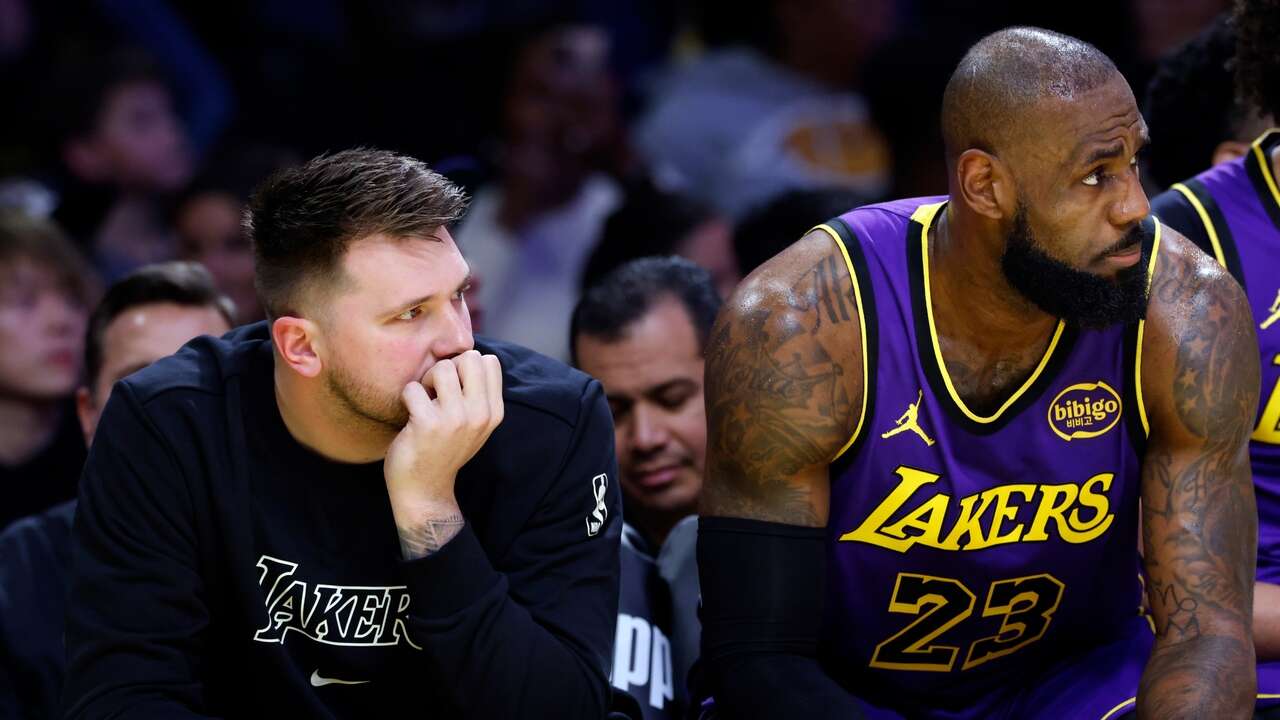 LeBron James, más puntos que años para dar la bienvenida a Doncic