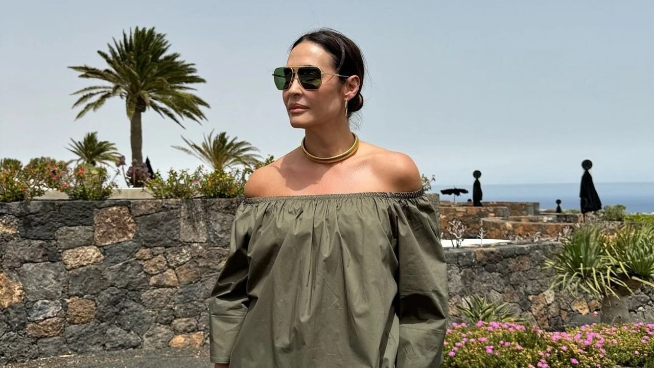 Vicky Martín Berrocal se despide de Lanzarote con el conjunto con shorts cortitos y top de escote Bardot más tendencia