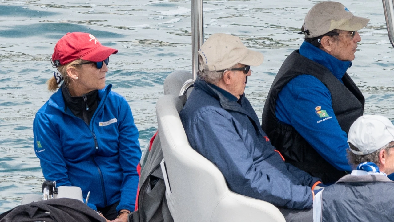 Domingo de regatas y la mejor compañía: la Infanta Elena visita al Rey Juan Carlos I