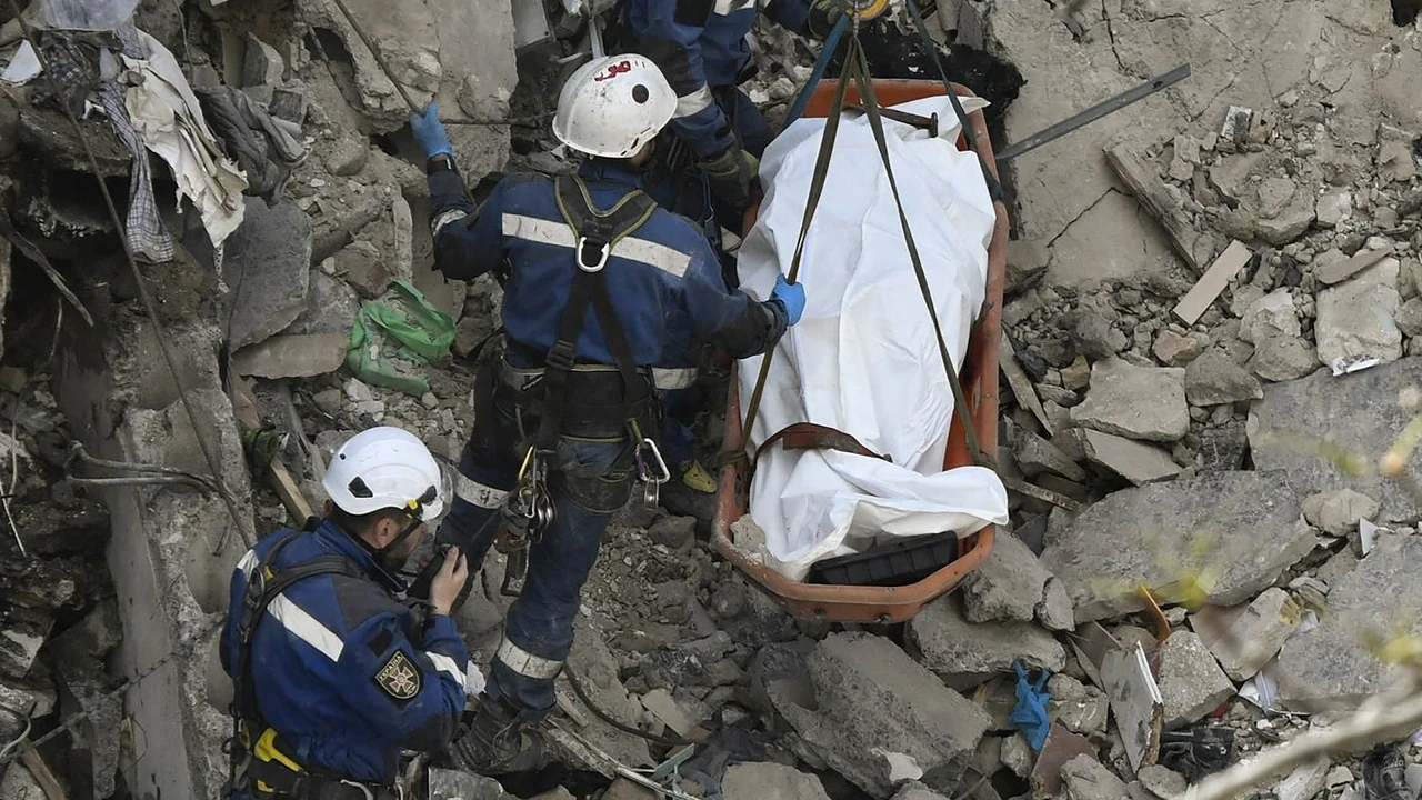 Ucrania clama por más presión internacional tras un ataque ruso con 9 muertos en Kiev