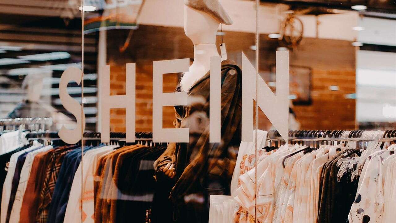 Shein, el gigante textil chino, baraja trasladar su salida a Bolsa de Nueva York a Londres por los obstáculos de EE UU