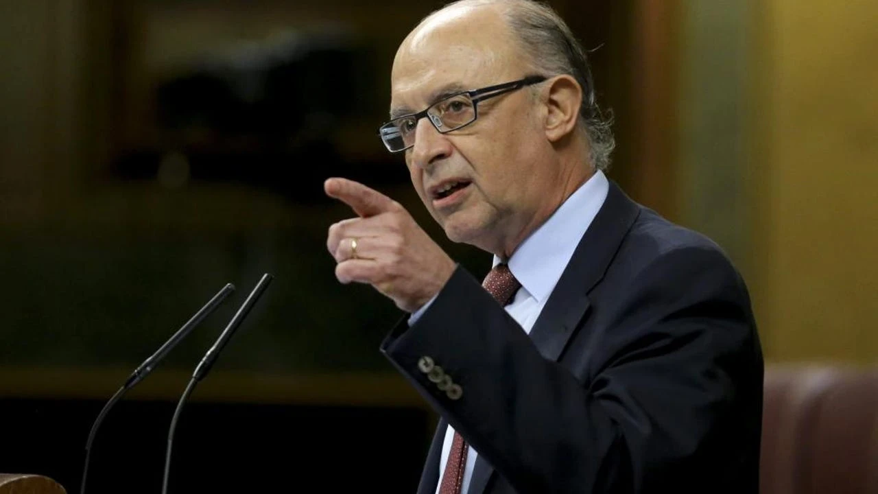 El despacho ligado a Montoro se valió de un entramado para 