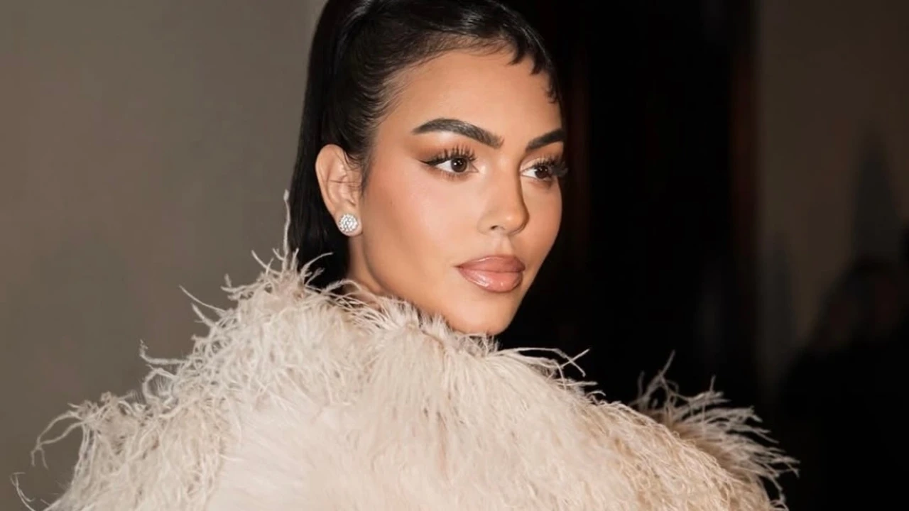 Georgina Rodríguez rompe las redes con su inesperada aparición (como modelo) en el desfile de Moncler