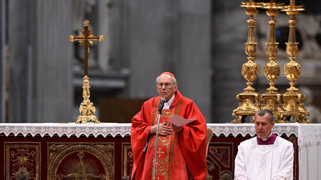 El cardenal Giovanni Battista Re espera que haya fumata blanca esta tarde