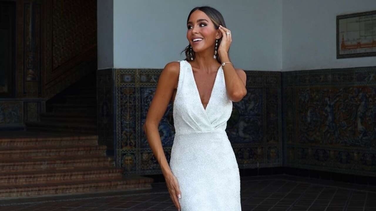 Rocío Osorno se vuelve a pasar el juego con el vestido blanco que las novias más sencillas llevarán en 2025